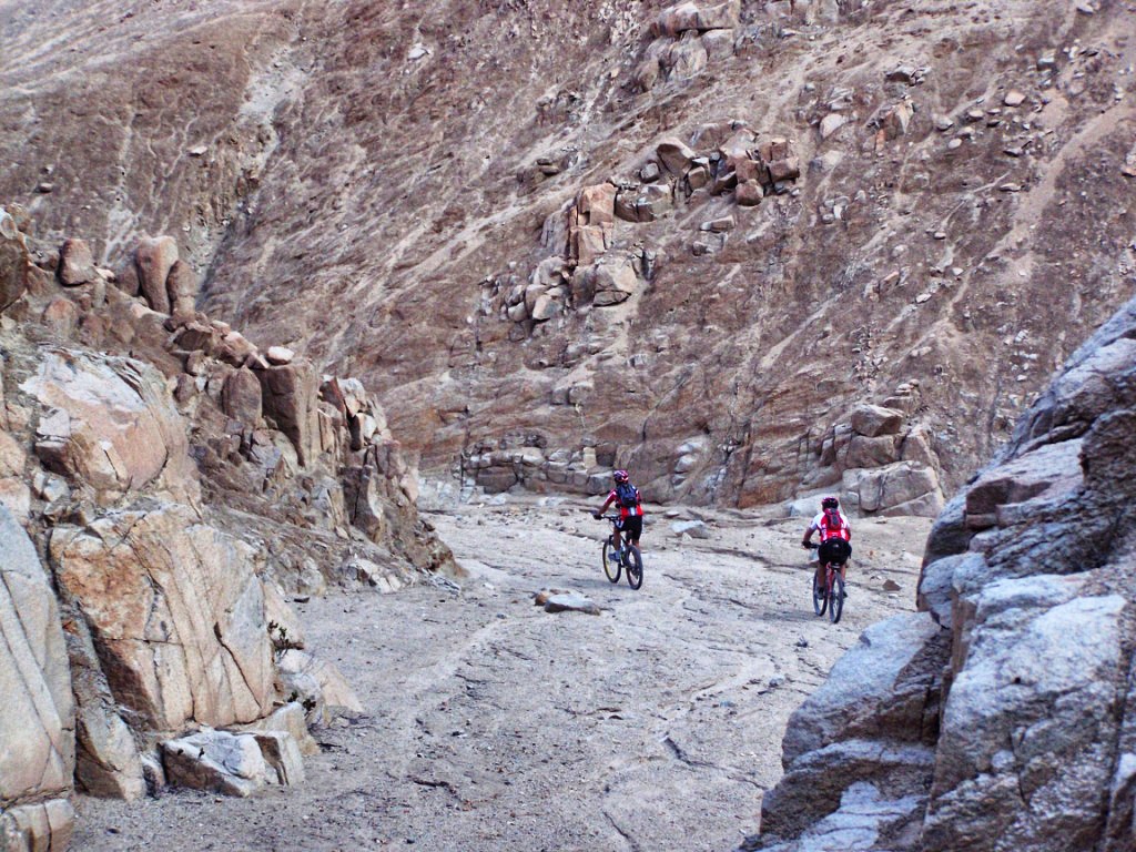 Entre Huaycos  www.perucycling.com