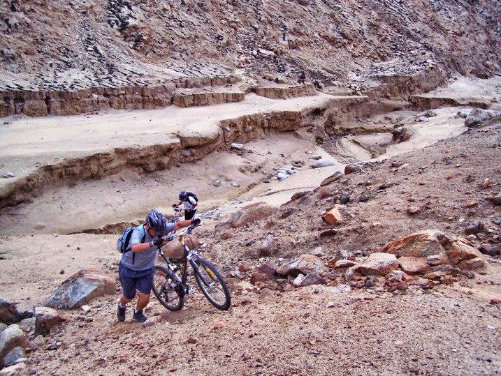 Entre Huaycos  www.perucycling.com
